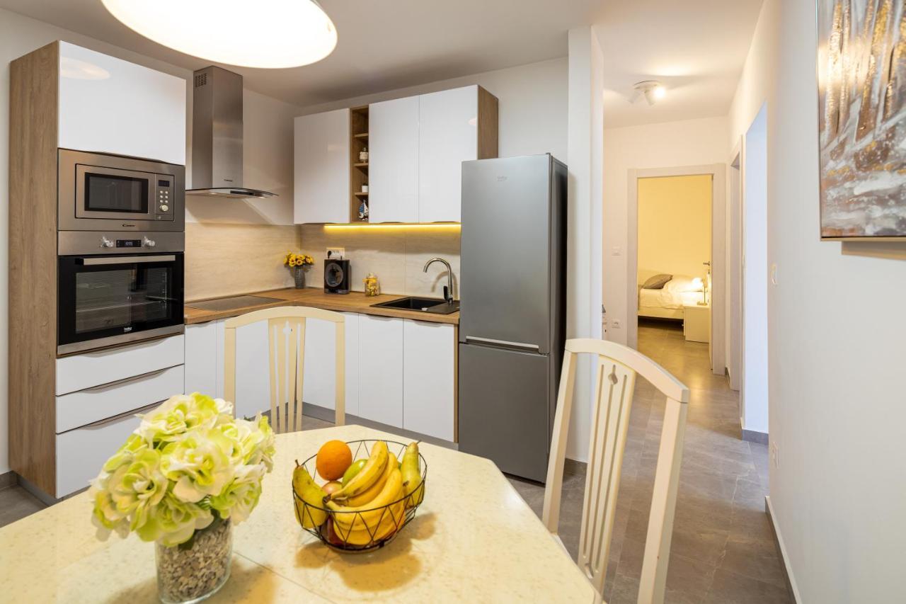 Brand new apartment Navika in a great location Omiš Exteriör bild